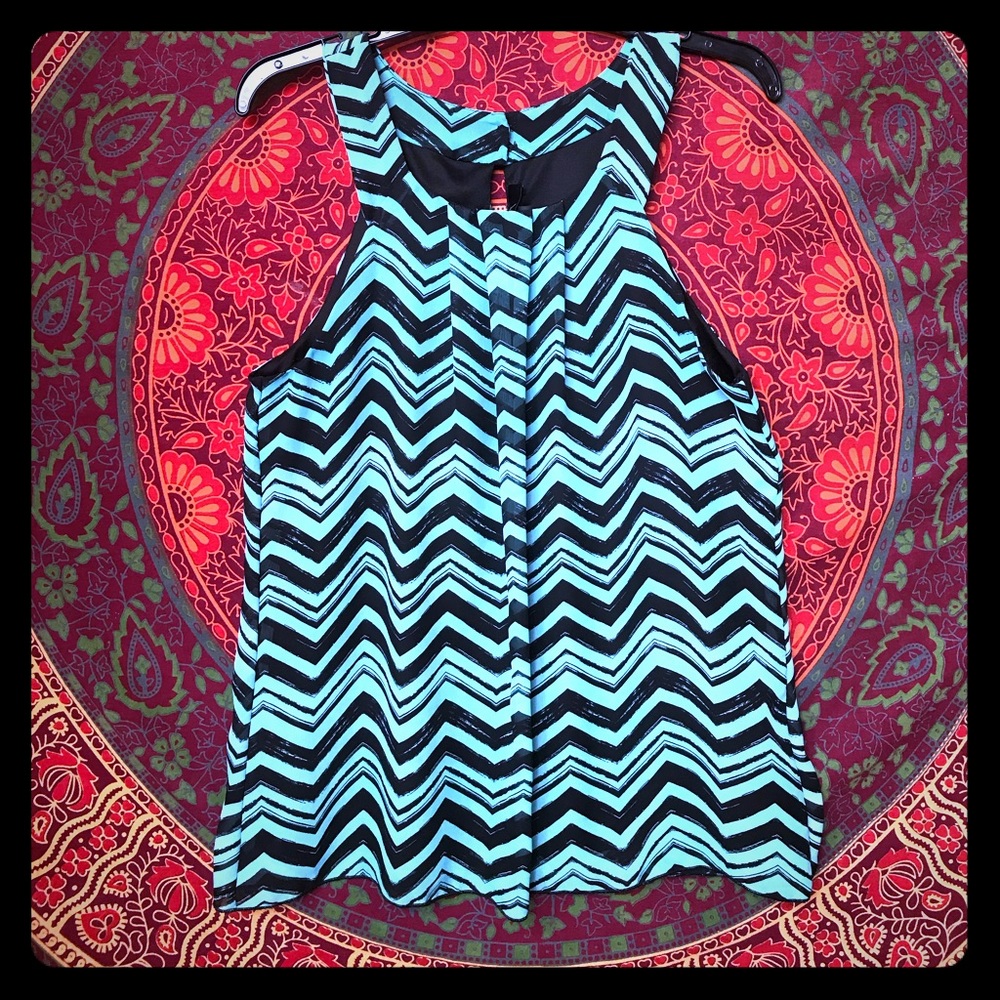 Chevron pattern blouse🦋 - Picture 2 of 6